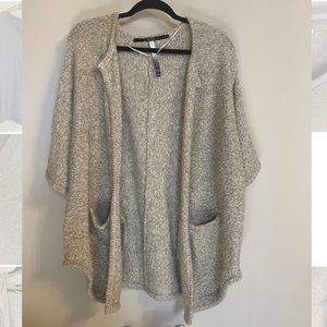 Kensie women’s cardigan. Great, gently used condition💘